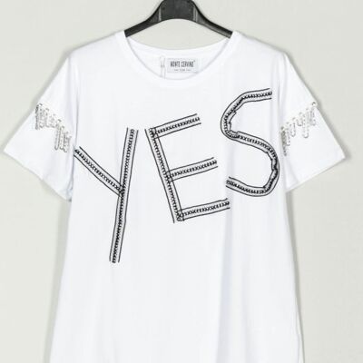 YES chain t-shirt.
