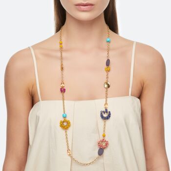 Collier avec des fleurs d'anémone 3