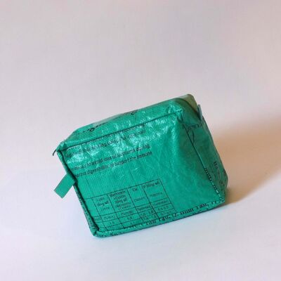 Necessaire 'WASH ME' - upcycled fish feed bags - #fish Grün-til