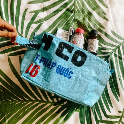 WASH ME | Umweltfreundliche Necessaire in hellblau