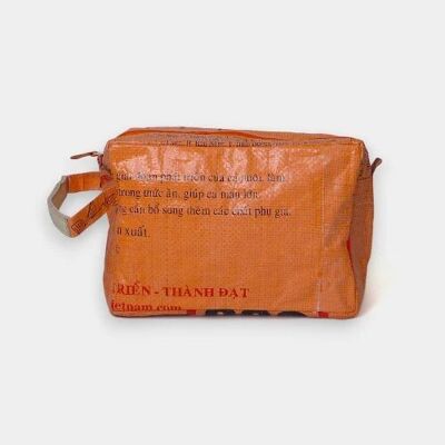 WASH ME | Environmentally friendly toiletry bag in orange