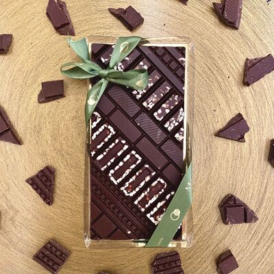 Barra de chocolate negro 68% grand cru con la inclusión de hojuelas de almendras
