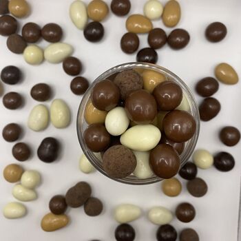 Amandes et noisettes du Piémont IGP enrobées de chocolat noir & lait - Cylindre 130g 3