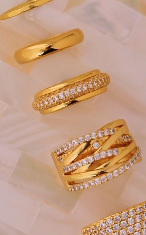 Cubic Zirconia Halo Ring Size Medium (18k Gold Plated)