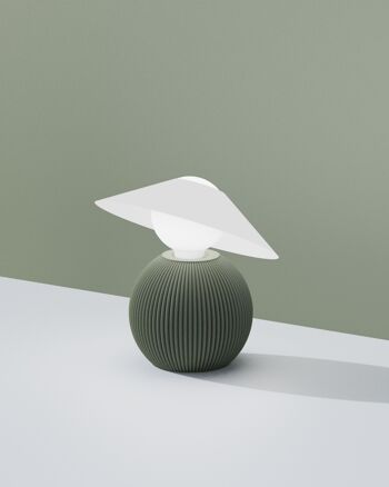 Lampe à poser eco design minimaliste décoratif, "DAM". Dame au chapeau lampe 3