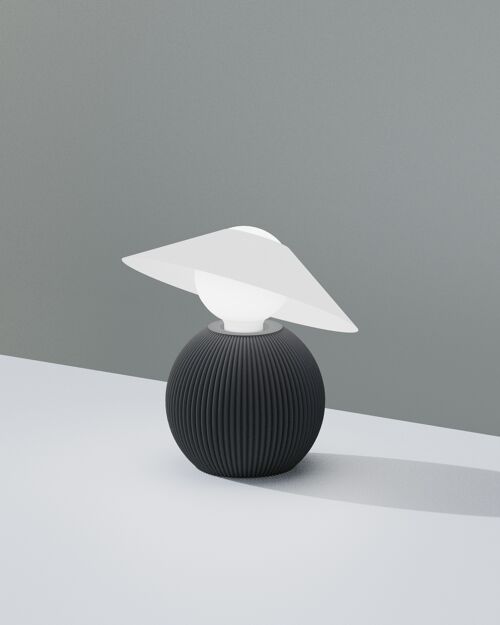 Lampe à poser eco design minimaliste décoratif, "DAM". Dame au chapeau lampe