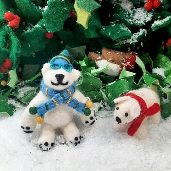 Décoration de Noël à suspendre Cosmo l'ours polaire en feutre fait à la main 2