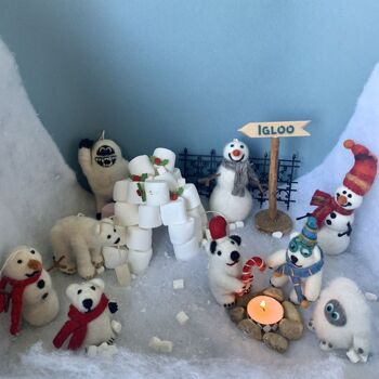 Décoration de Noël à suspendre Cosmo l'ours polaire en feutre fait à la main 3