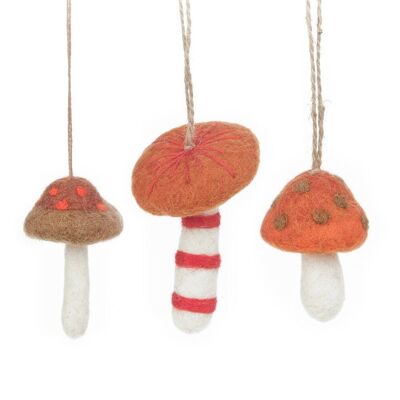 Funghi selvatici foraggiati in feltro fatti a mano (set di 3) decorazioni da appendere