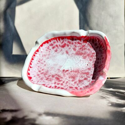 Posacenere in ceramica per sigari con smalto unico bianco e rosso