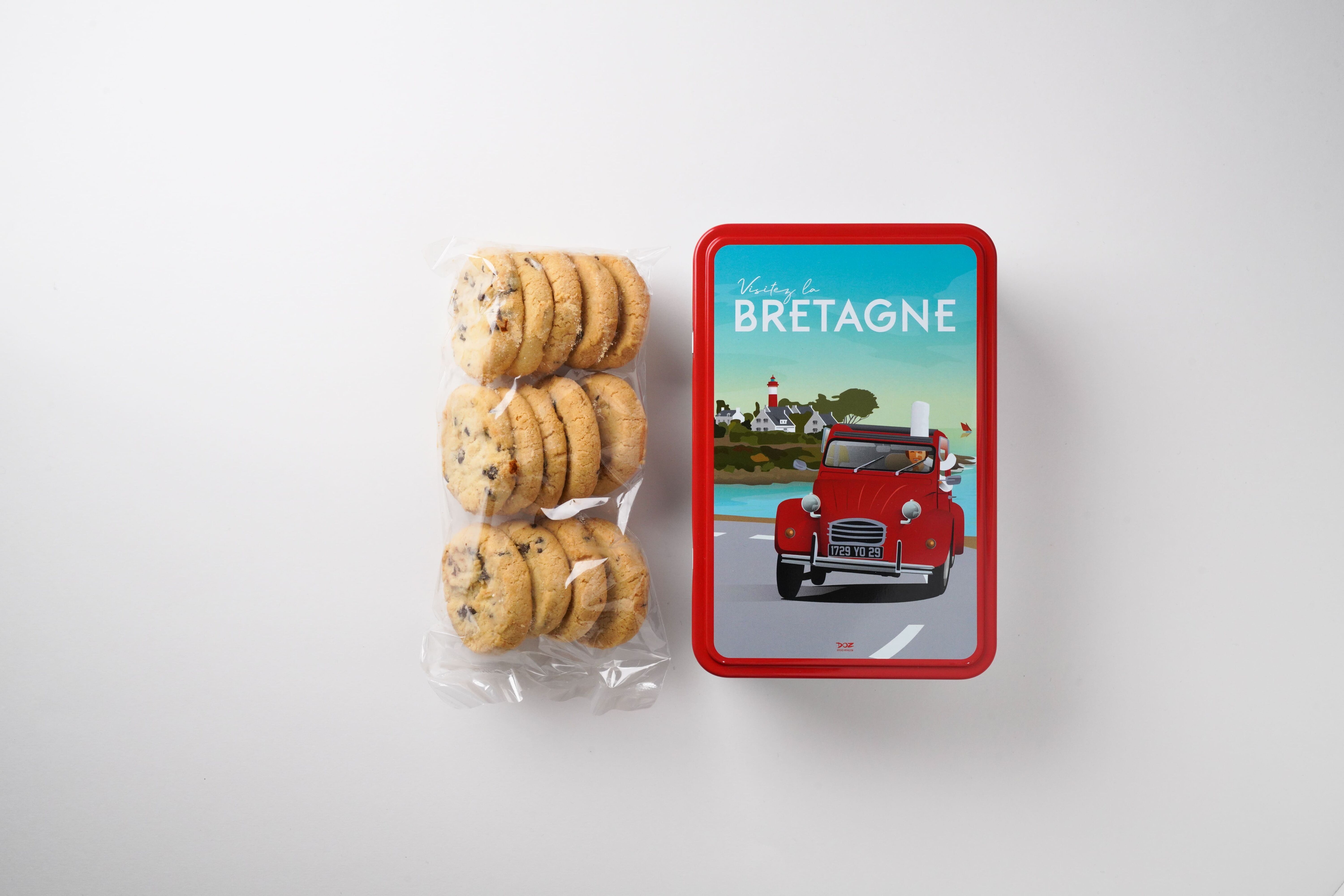 2CV Bretagne Geschenkbox 210 g – Handgemachte Butterkekse mit Schokolade und Guérande-Meersalz – Bretonische Metalldose