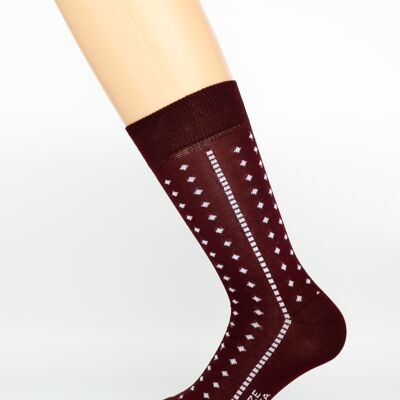 Men's socks with burgundy rhombus pattern