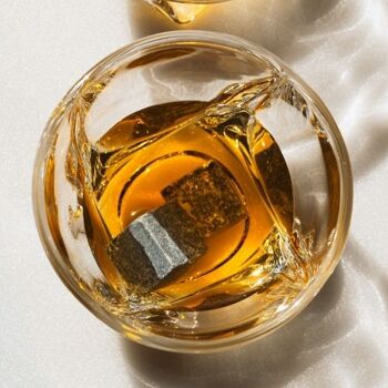 Verres à whisky torsadés avec des pierres de glace 7