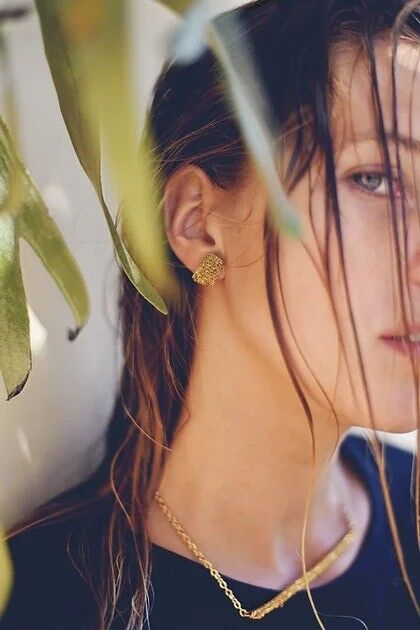 Piccoli orecchini d'oro