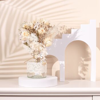 Ensemble de fleurs séchées dans une boîte cadeau en blanc et crème - idée de décoration et de cadeau 1