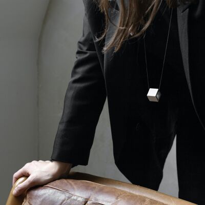 ELEMENTO – Minimale Halsketten, handgefertigt aus Jesmonit