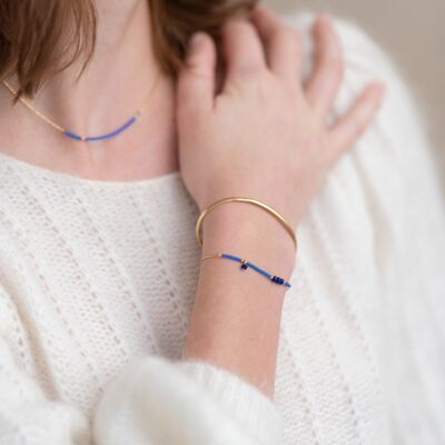 The shy blue beaded bracelet