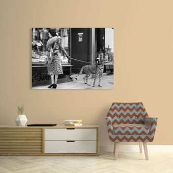 Cadre avec photographie vintage, impression sur toile : Femme élégante avec guépard 3