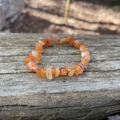 Lithotherapy elastic bracelet in Carnelian, chip-shaped pearls