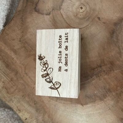 Engraved wooden milk tooth box