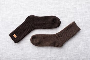 chaussettes en cachemire de yak marron 1