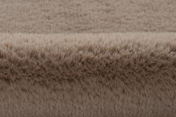 Fausse fourrure cosy taupe 60 x 90 cm 3