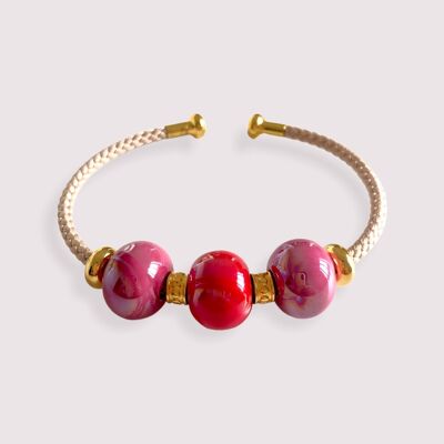 Bracelet orné de perles en céramique émaillée de couleur rose framboise et rouge amour