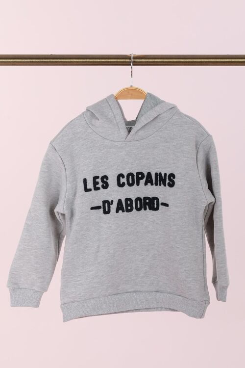 Sweat à capuche et inscription