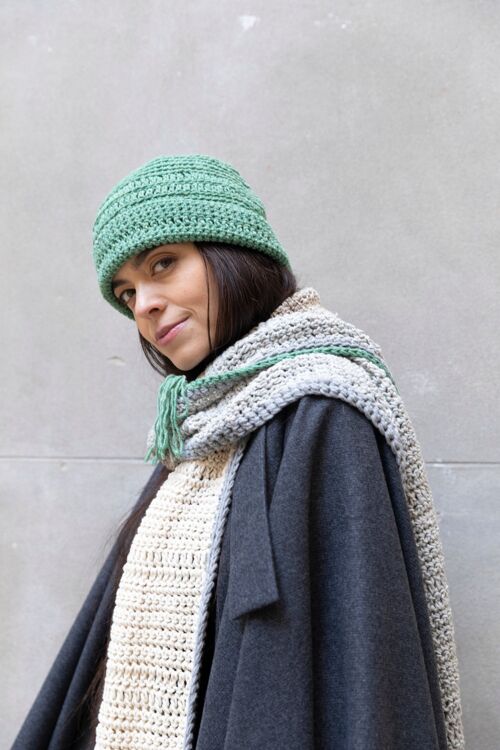 Hand-knitted wool scarf - GREIGE & GREEN