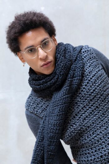 Echarpe en laine tricotée main - GRIS FONCE 1