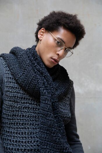 Echarpe en laine tricotée main - GRIS FONCE 4