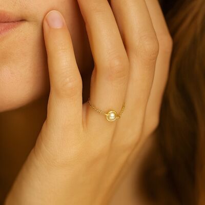 Bague Chic en Acier Inoxydable Doré avec Chaînette et Perle de Culture