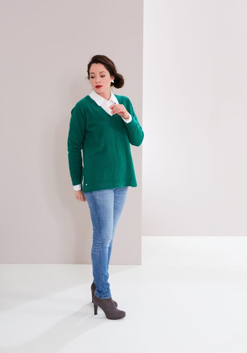 V-Pullover Paula fern green von Summit by pos.sei.mo, dehaired possum, Made in Germany, federleicht, low pilling, cashmere spa,