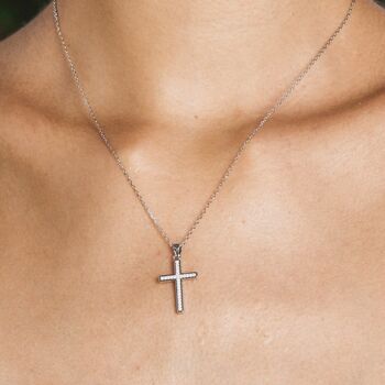 Collier argent et zircons avec croix biseautée 2