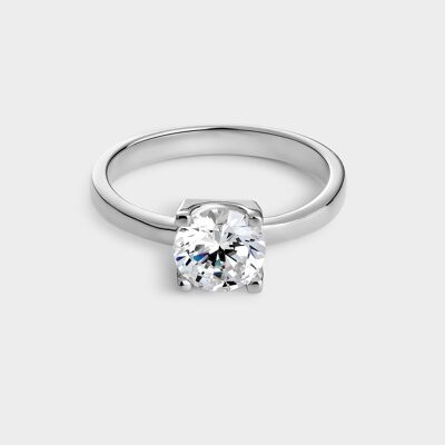 Silver solitaire ring with 7 mm zirconia mounted on 4 claws