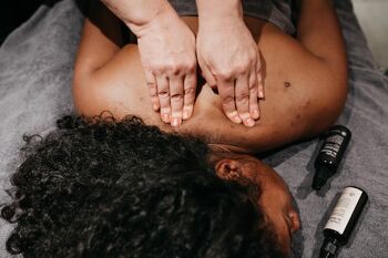 L'Huile de massage  - Huile Visage & Corps 7