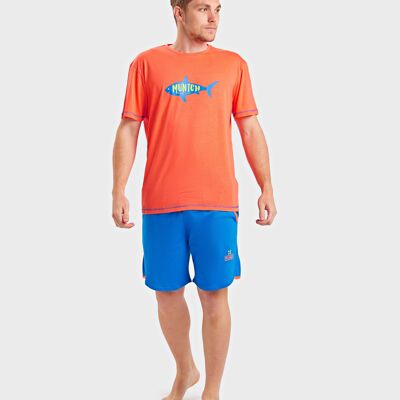 Pijama de hombre de algodón color coral con dibujo frontal y pantalón azul Munich. MU_DH0450