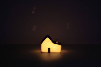 Maison en porcelaine avec bougie chauffe-plat LED | Style contemporain | Fait à la main| Décoration d'intérieur moderne | Finition mate en gris et blanc 5