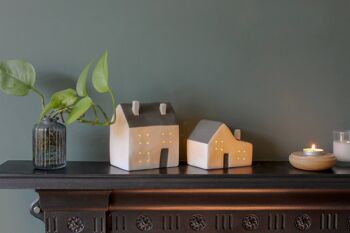 Maison en porcelaine avec bougie chauffe-plat LED | Style contemporain | Fait à la main | Décoration d'intérieur moderne | Finition mate en gris et blanc 4