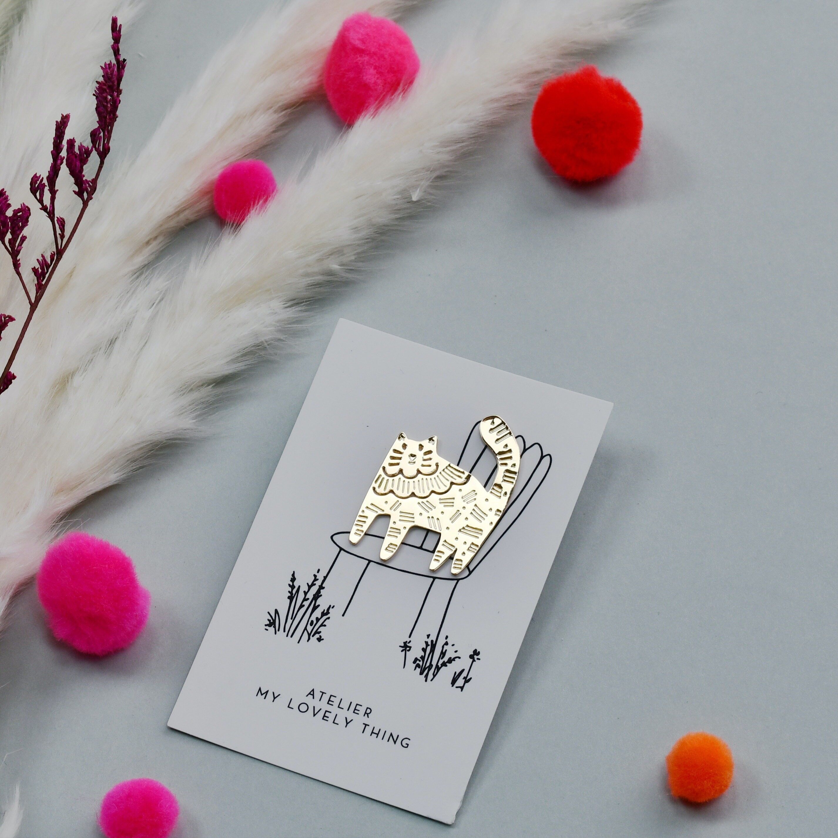 Bella spilla in ottone per gatti