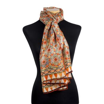 Foulard en soie orange et vert à imprimé géométrique Zellige 3