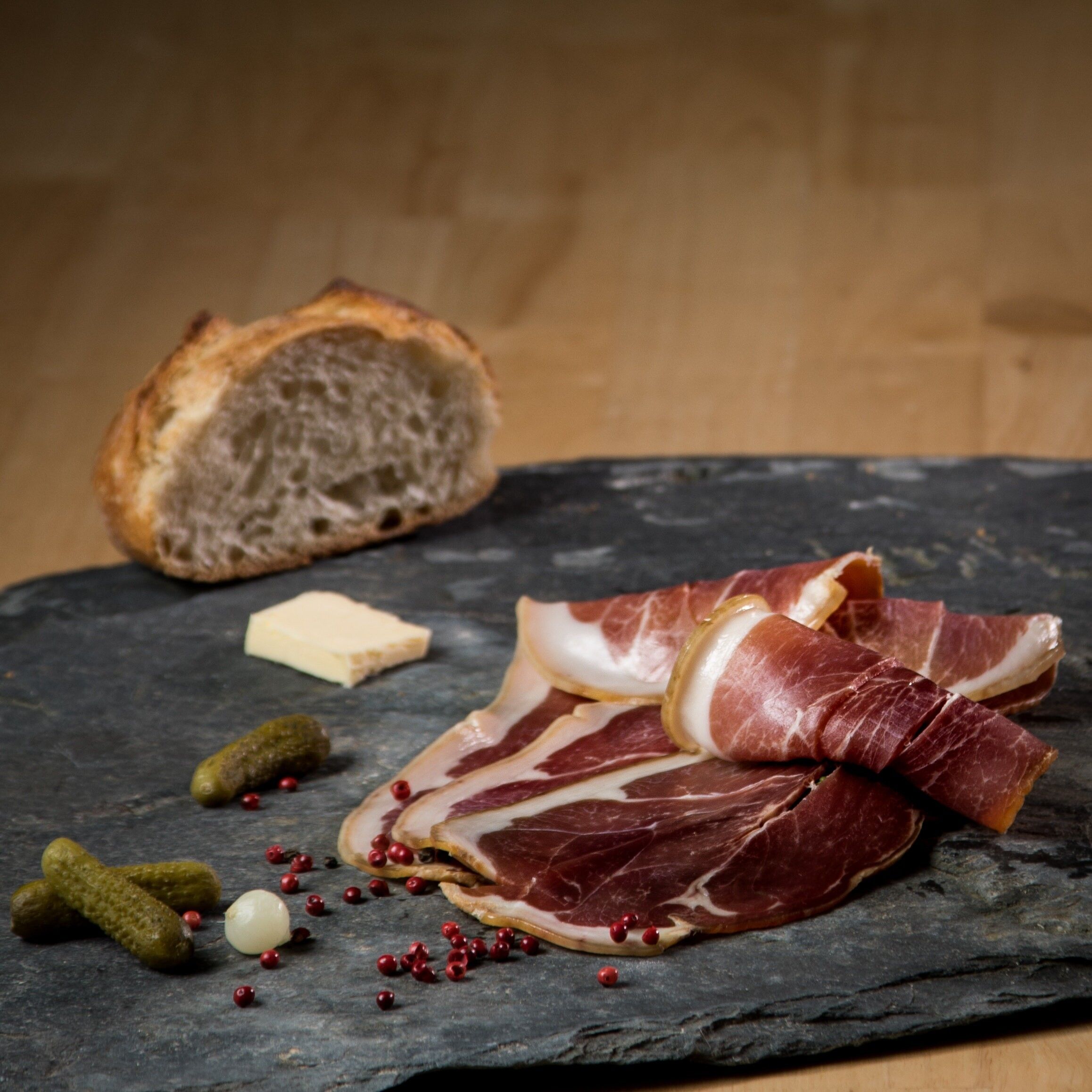 prosciutto crudo di nove mesi affettato