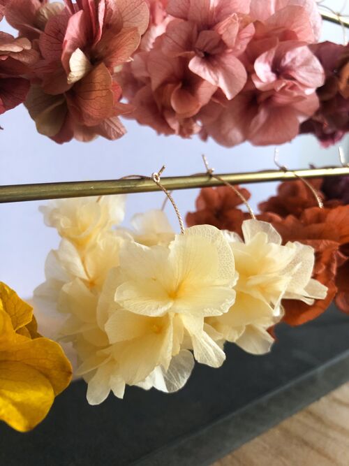 Boucles d'Oreilles Créoles en Or et Fleurs Séchées  jaune canari Idée Cadeau Femme printemps été mariée
