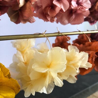 Boucles d'Oreilles Créoles en Or et Fleurs Séchées  jaune canari Idée Cadeau Femme printemps été mariée