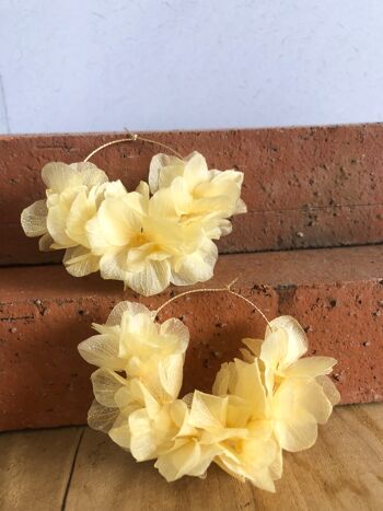 Boucles d'Oreilles Créoles en Or et Fleurs Séchées  jaune canari Idée Cadeau Femme printemps été mariée 3