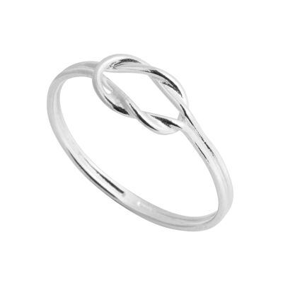 Hermoso anillo de plata con nudo infinito