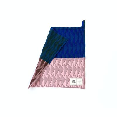 Forest Guest Towel in Indigo Rose
45 x 45 cm