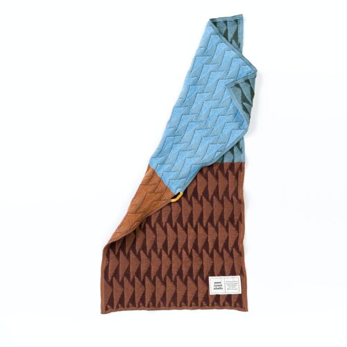 Forest Gym Towel in Cocoa Teal
45 x 85 cm