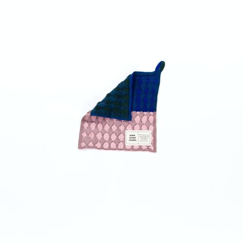 Pond Washcloth in Indigo Rose
27 x 27 cm