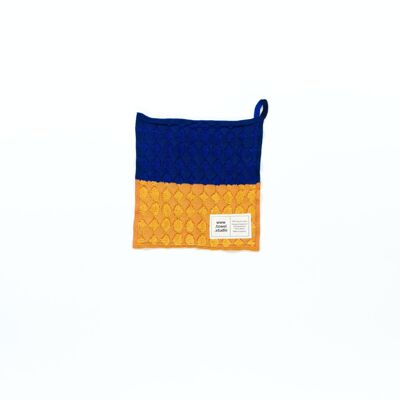 Pond Washcloth in Royal Marigold
27 x 27 cm